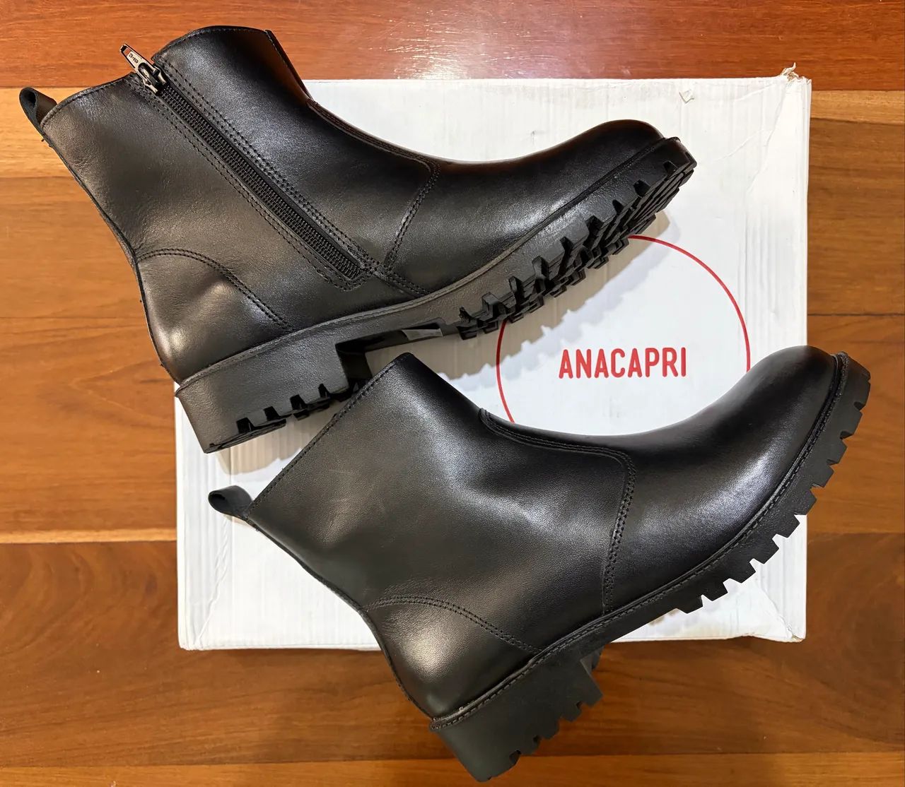 BOTA DE COURO ANACAPRI NOVA NUNCA USADA TAM38