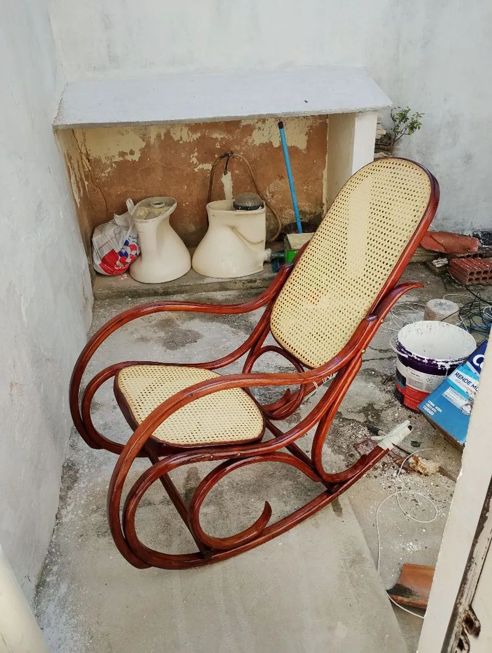 Cadeiras de balanco usadas, e restauradasa?arti 1.200a unidade - Foto 4