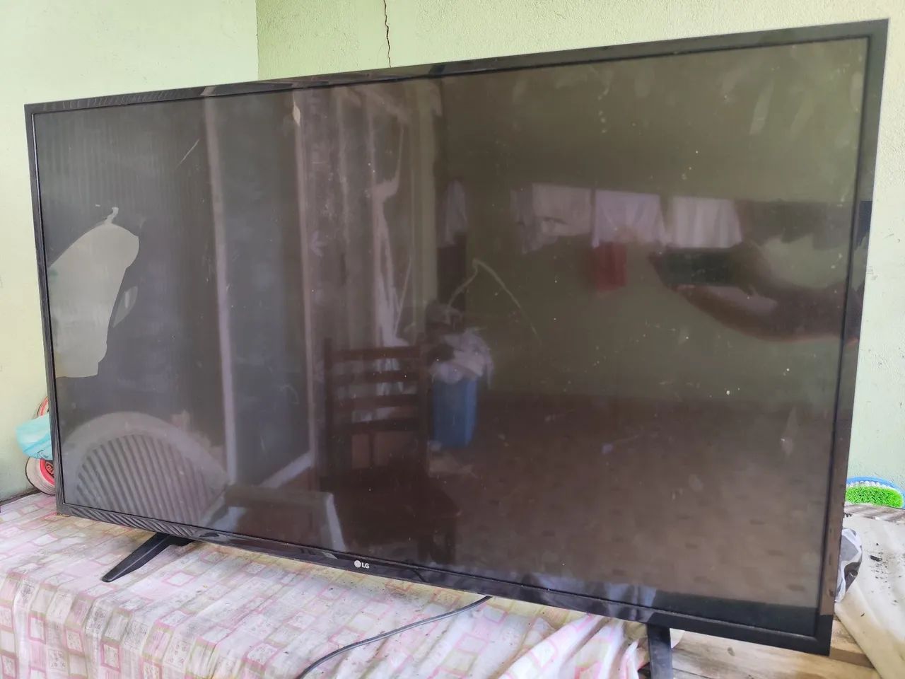 Televisão LG quebrada 