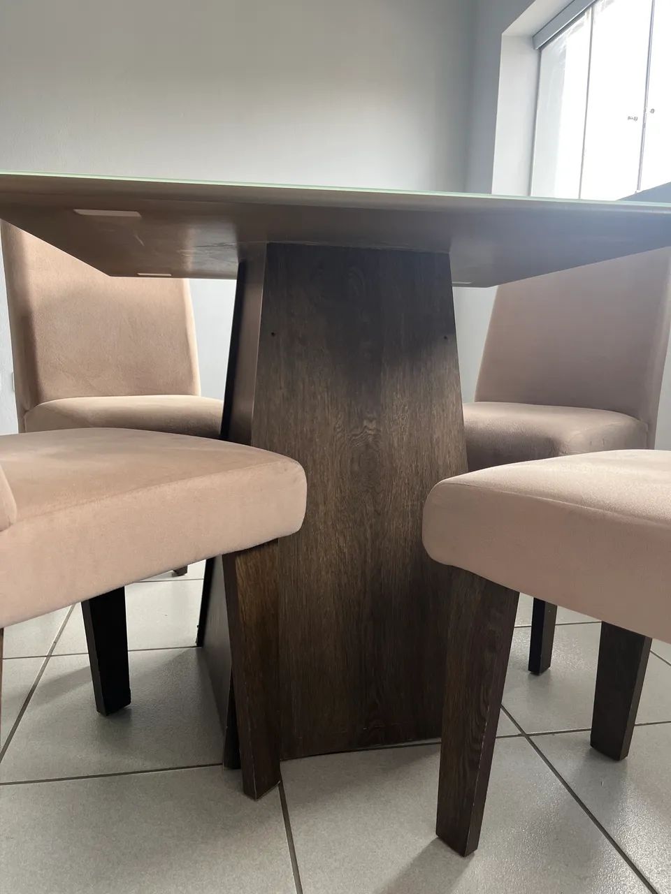 Mesa em laca clara com tampo de vidro - Foto 2