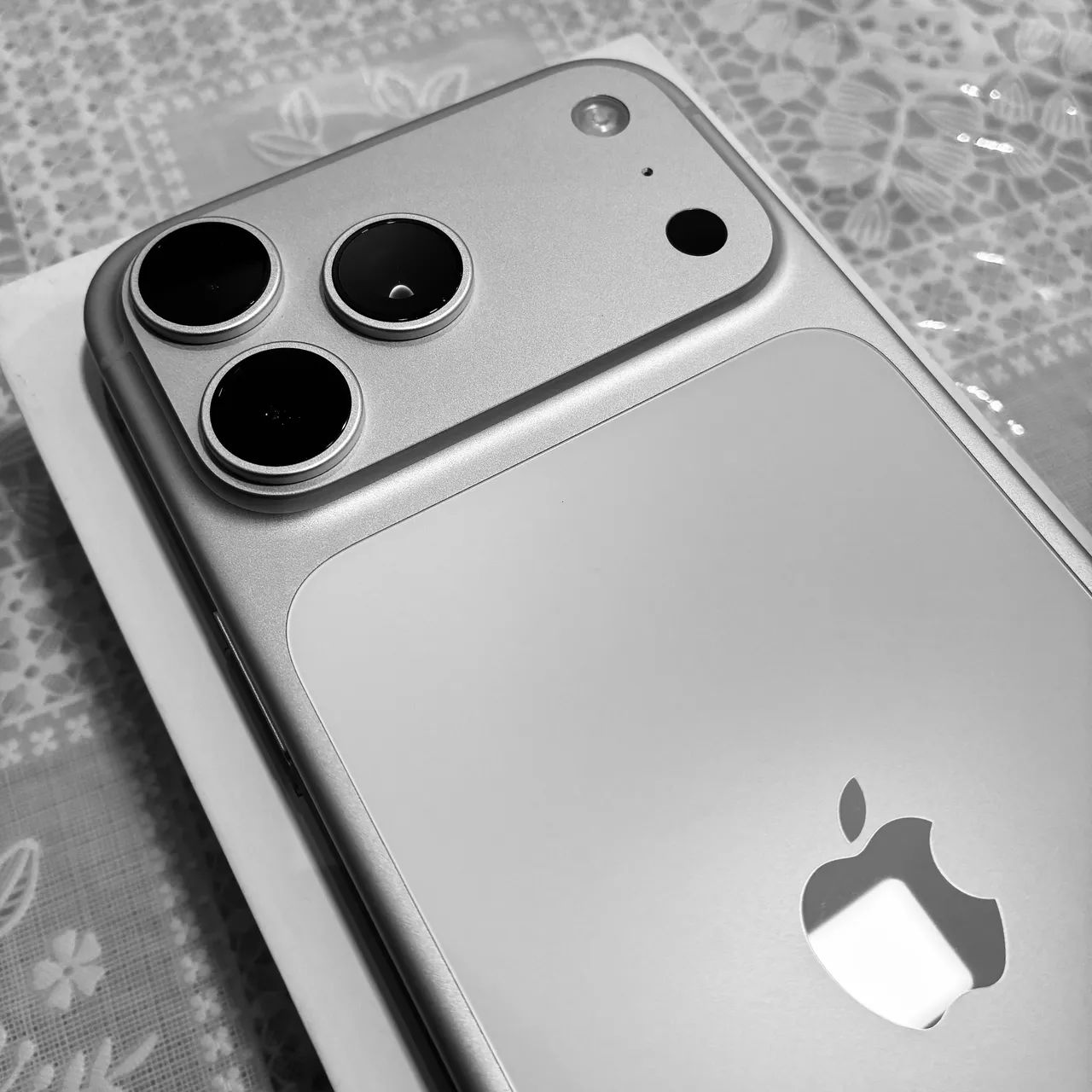 iPhone 17 Pro Max 256GB Prata - Garantia até Jan/2027 - Celulares