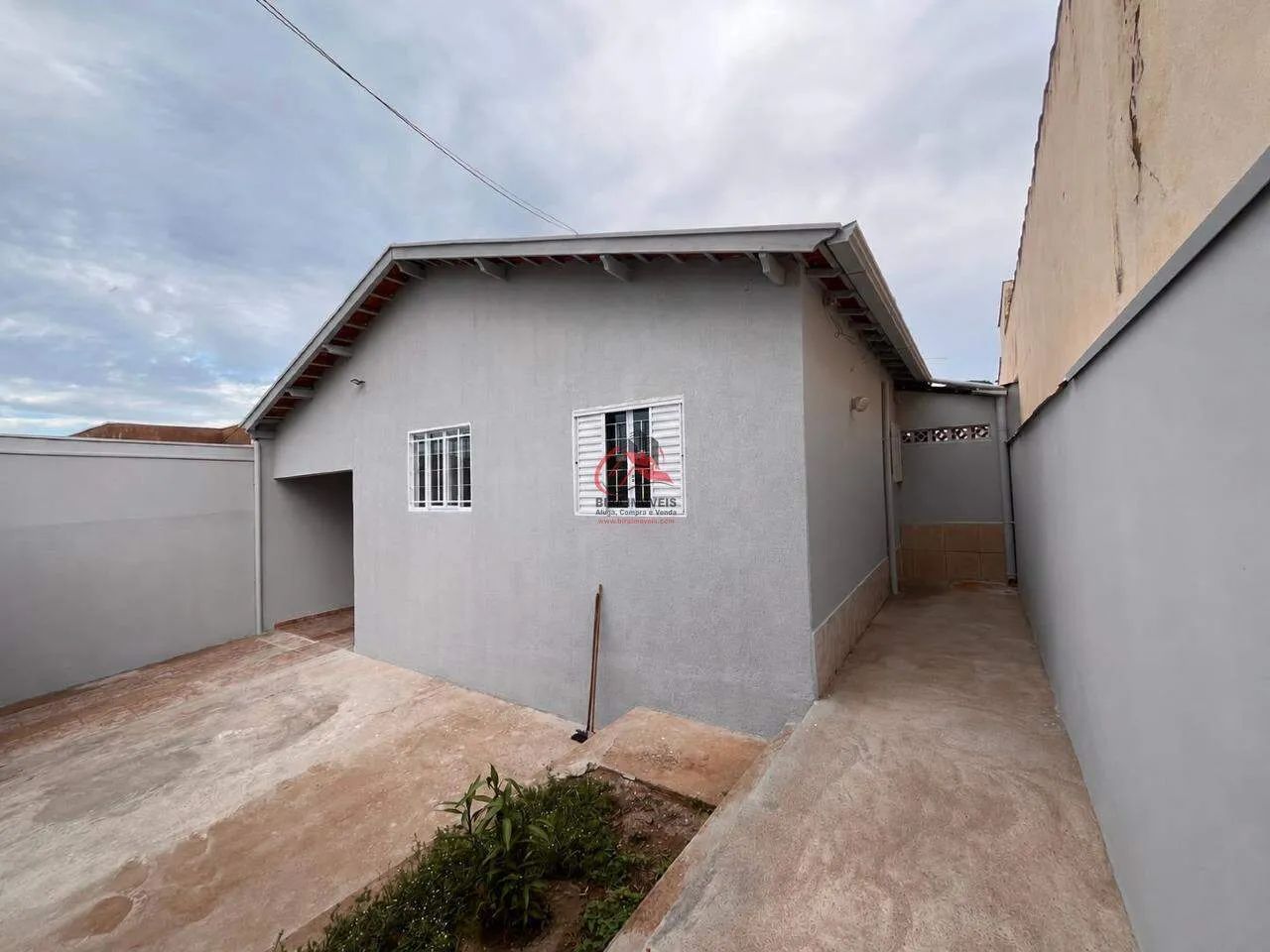 Casa à Venda com 2 Quartos e Terreno de 200m² - Foto 2