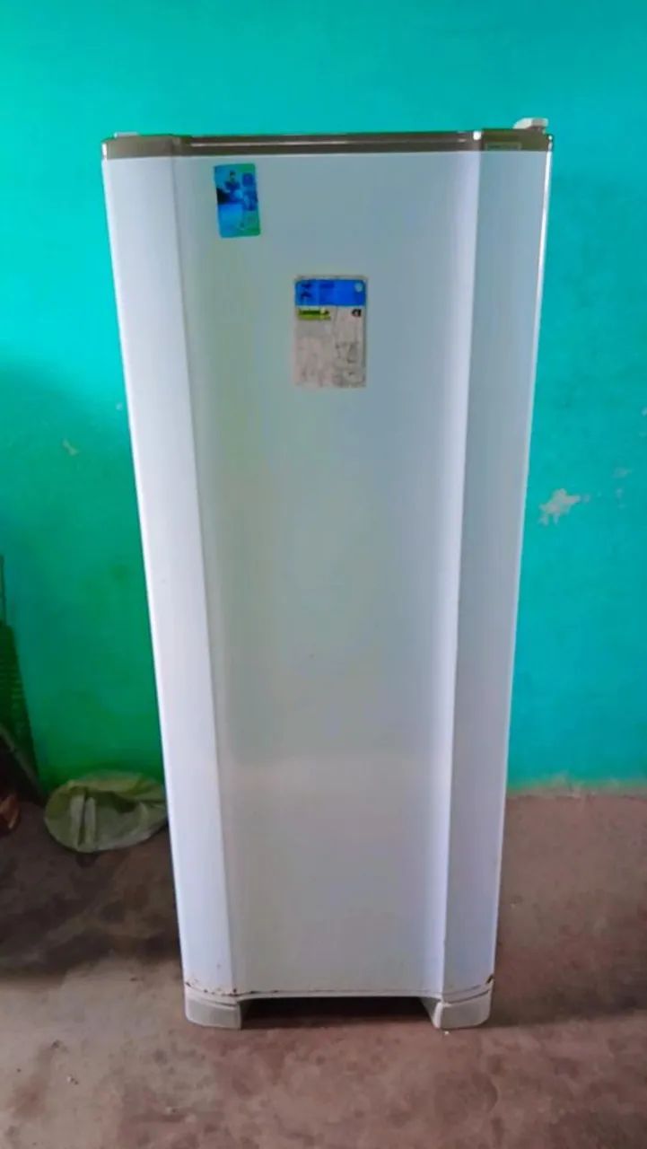 Geladeira Esmaltec 