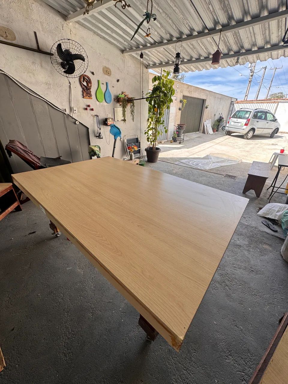 Mesa de sinuca com tampo de madeira