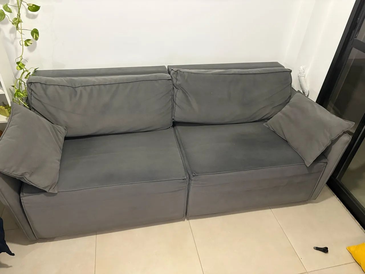 SOFÁ CINZA EM PERFEITO ESTADO - Foto 2
