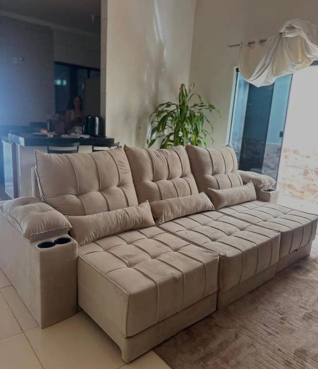 Sofá retrátil e reclinável: Modelos de 2 lugares no veludo Apartir de R$ 1.999  - Foto 2