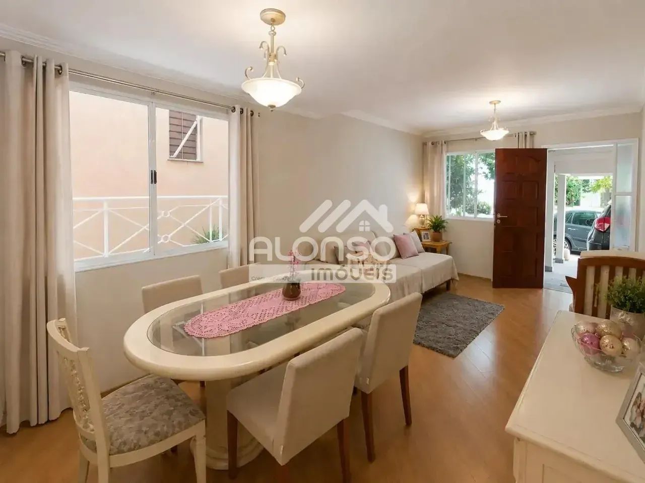 CASA COM QUINTAL E JARDIM | 3 QUARTOS | ATRÁS DO THE SQUARE - Foto 2
