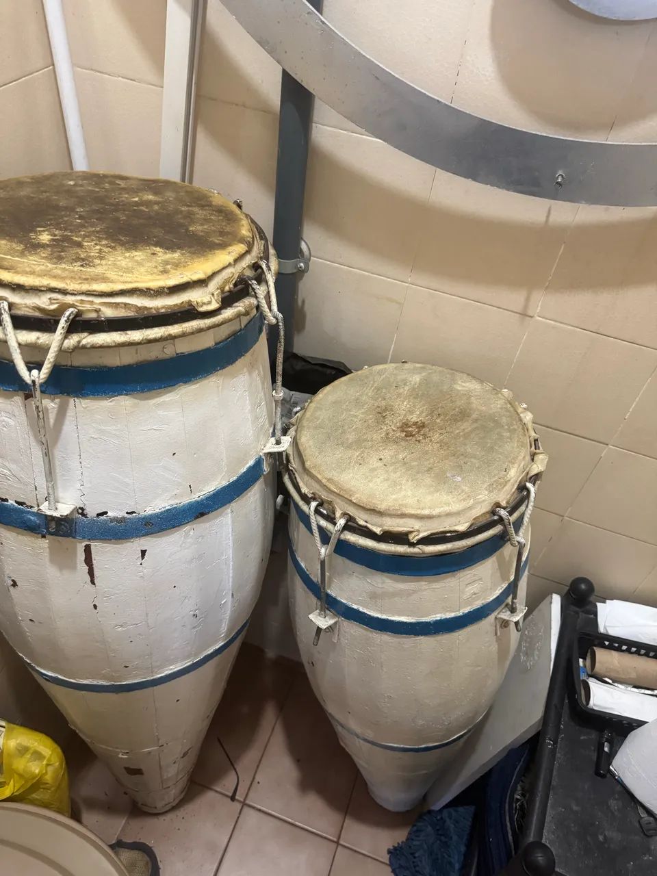Vendo 2 Atabaques  R$500,00