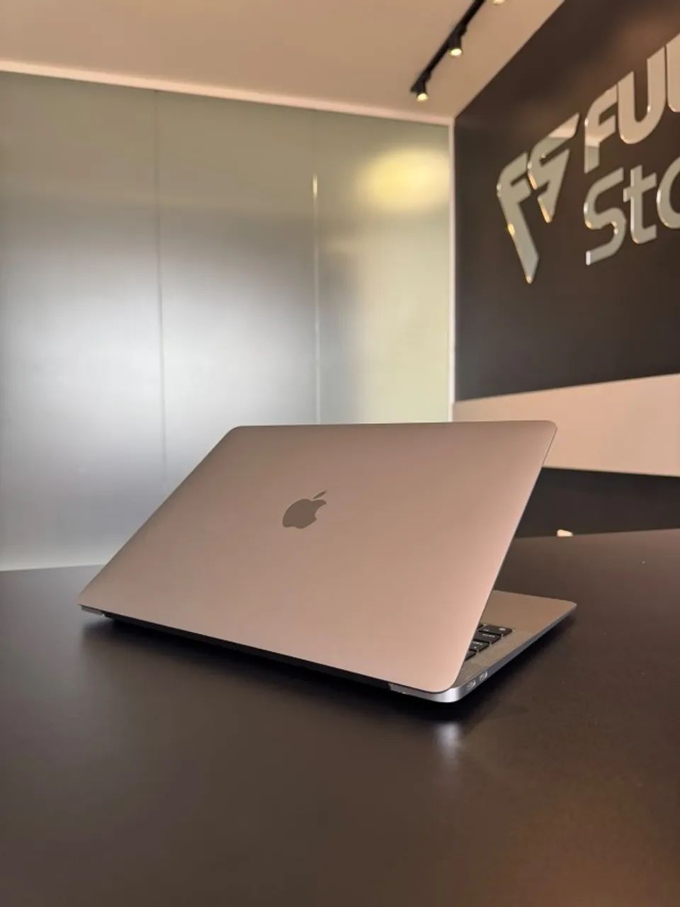 Macbook Air M1 8GB 256GB 13.6'' Space Gray 92% - Foto 2