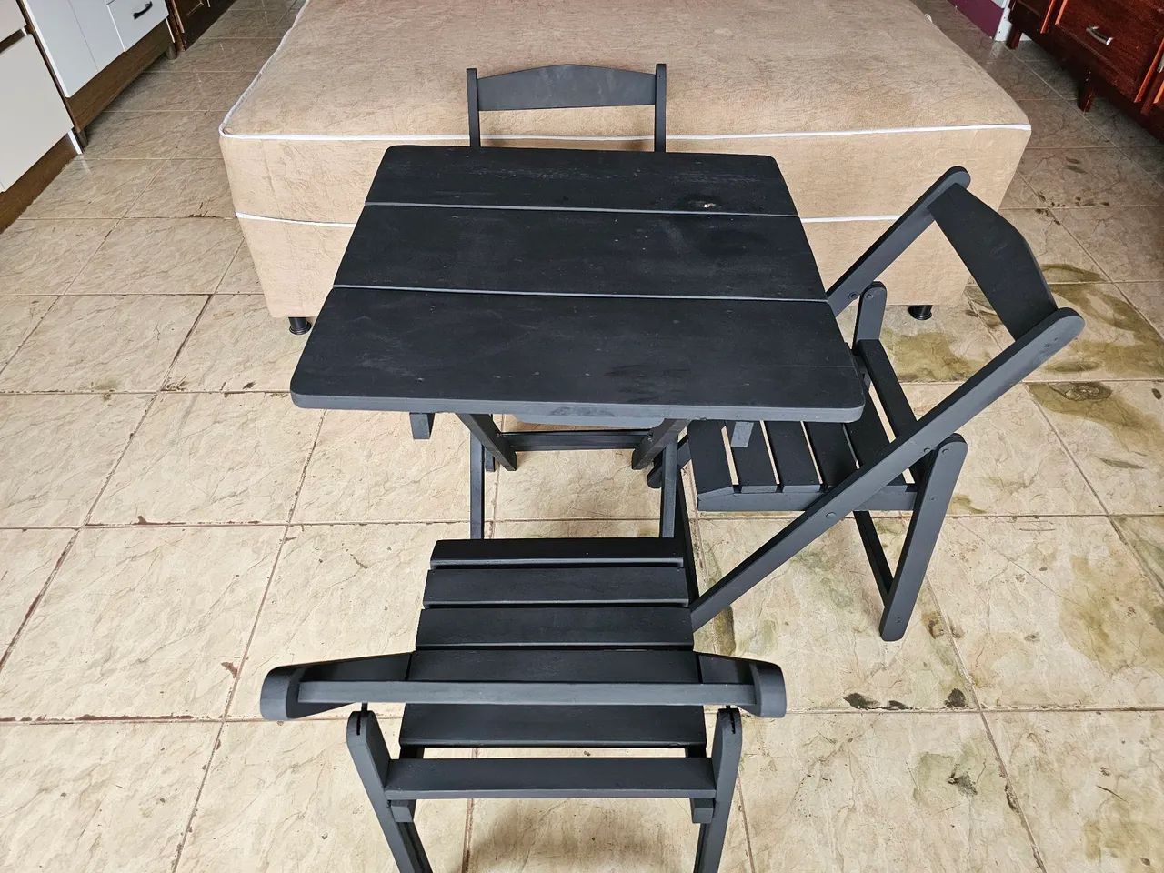 Mesa nova com 3 cadeiras  - Foto 3