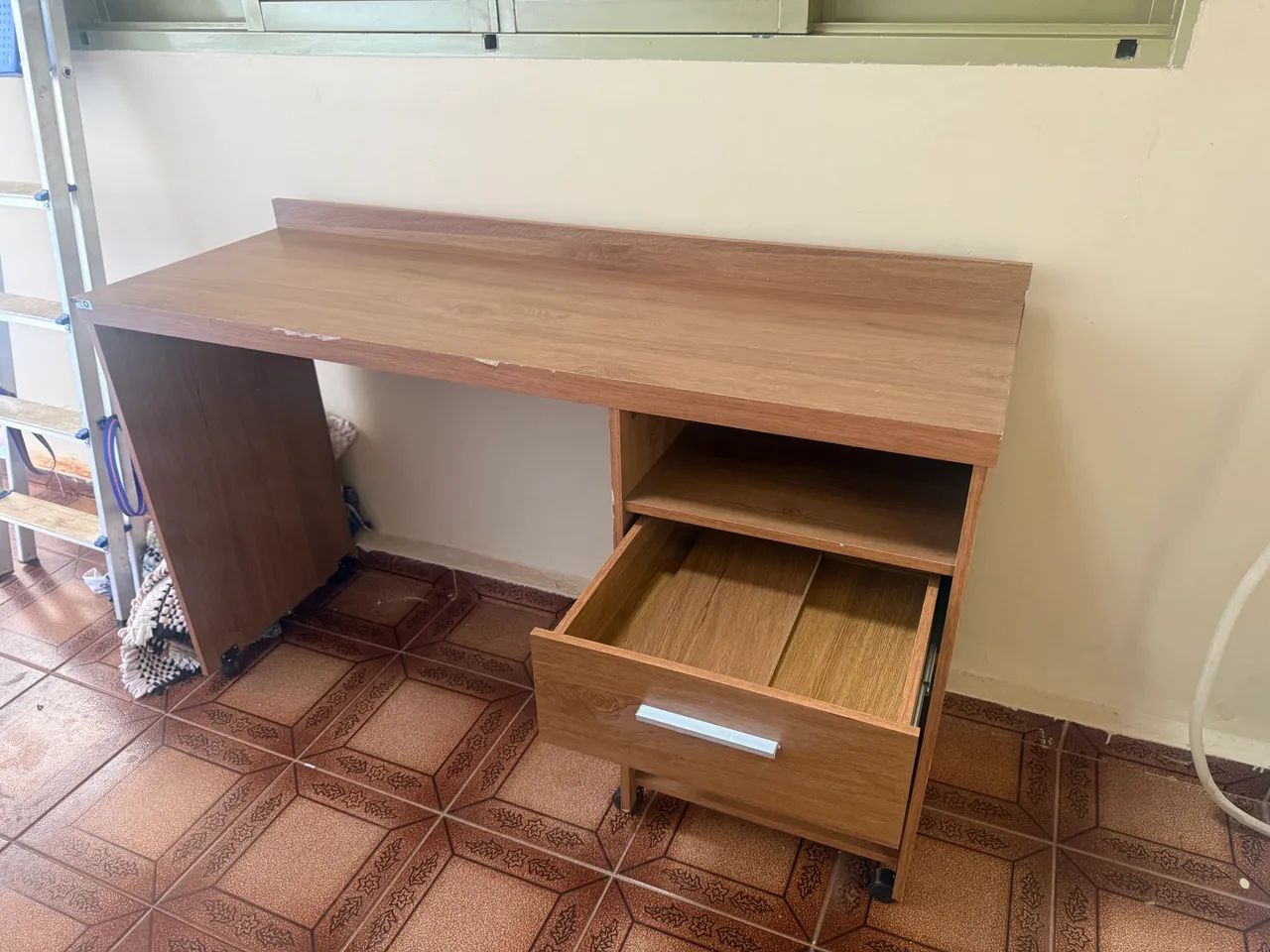 Escrivaninha/mesa de estudo