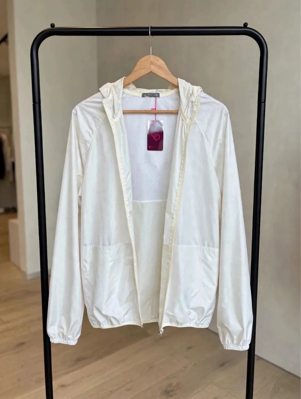 Corta Vento Masculino Branco com Capuz  - Foto 2