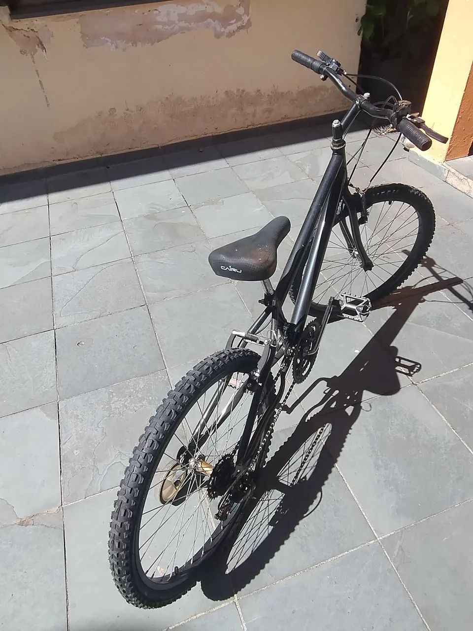 Bicicleta aro 26 Preta com marchas - Foto 3