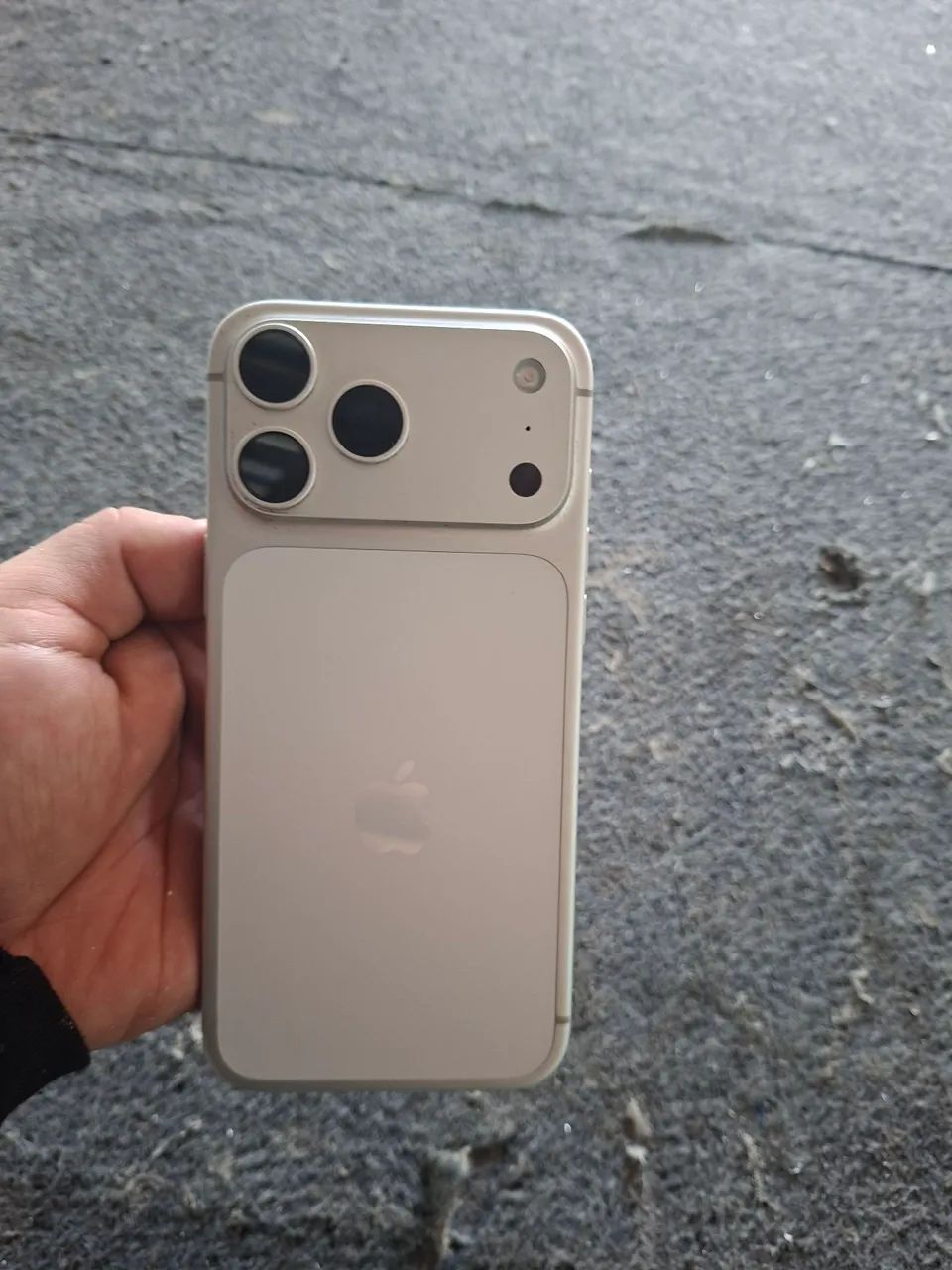 Iphone 17 pro max Silver 256( Caixa,cabo original e na garantia até junho 27)