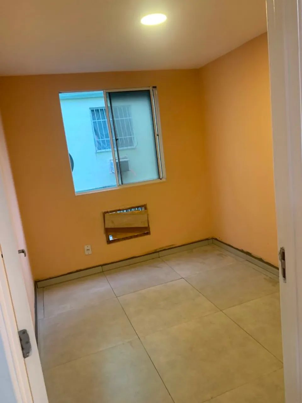 Aluga-se apartamento recém reformado 