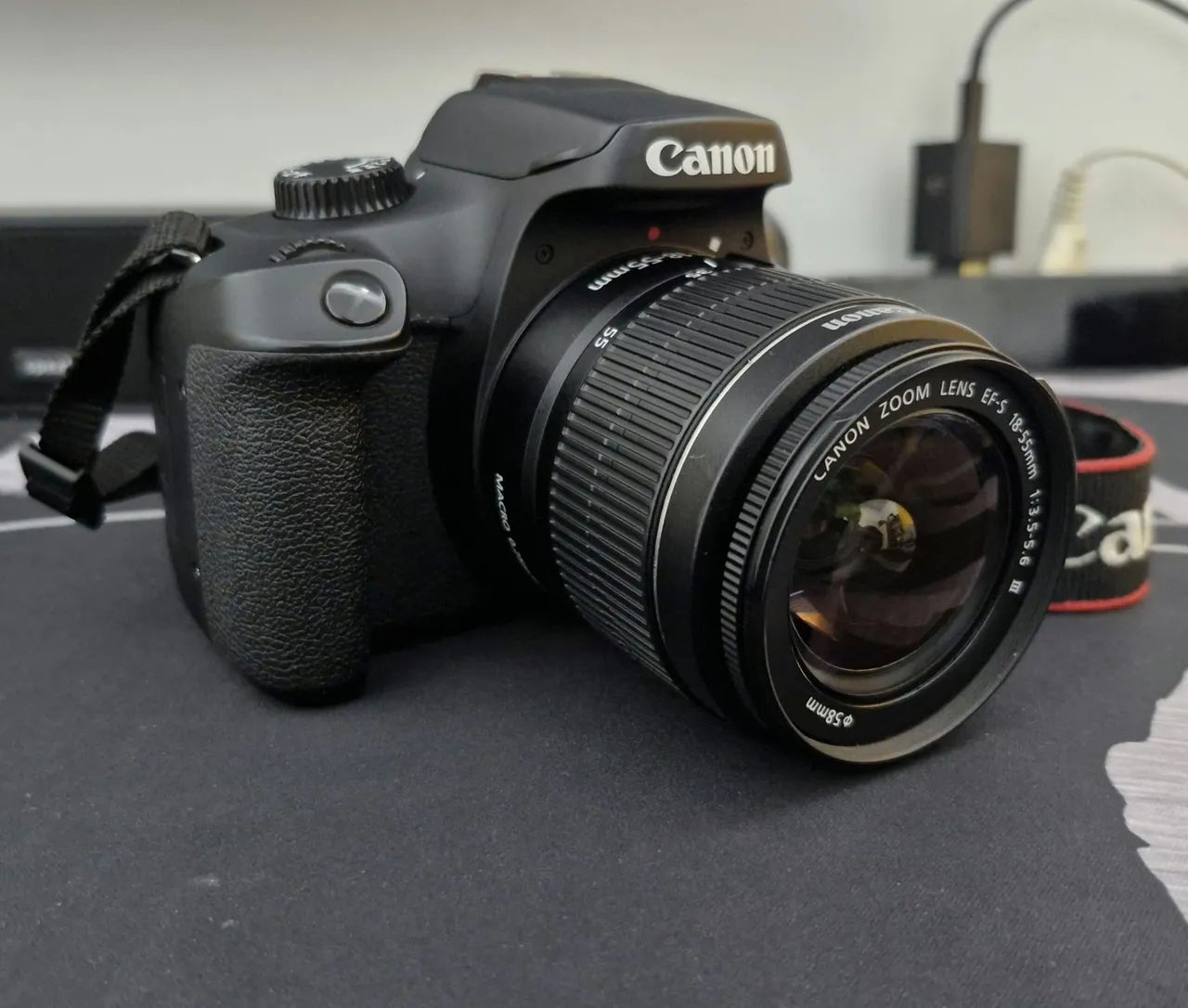 Canon T100 
