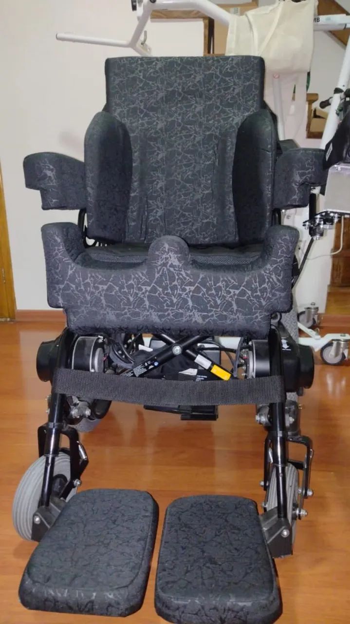 Cadeira de rodas motorizada  - Foto 2