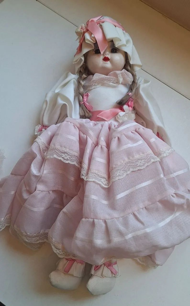 Boneca antiga com roupa rosa. Anos 80 - Foto 2