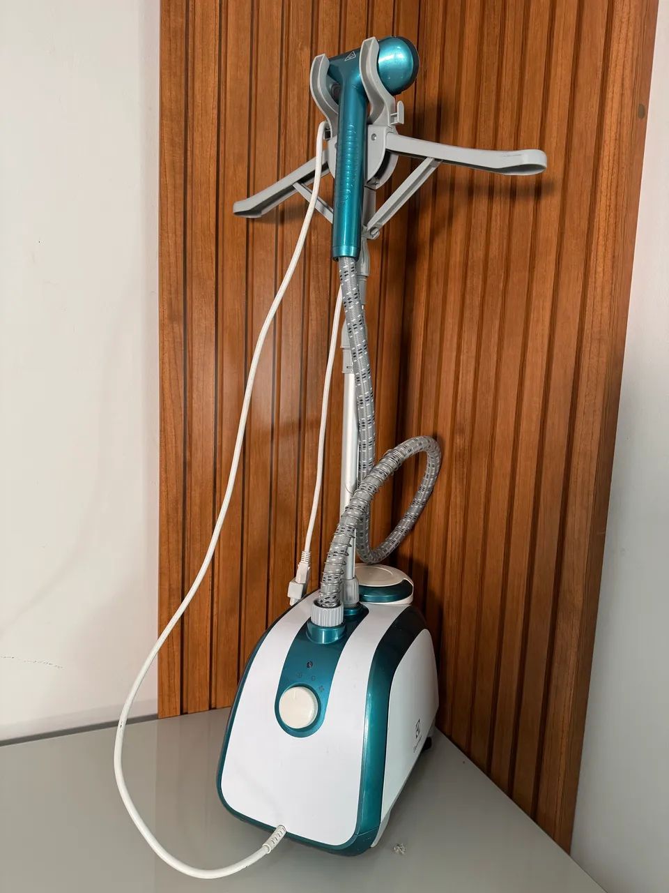 Passadeira a Vapor Vertical Steamer Electrolux GST10 - Foto 2