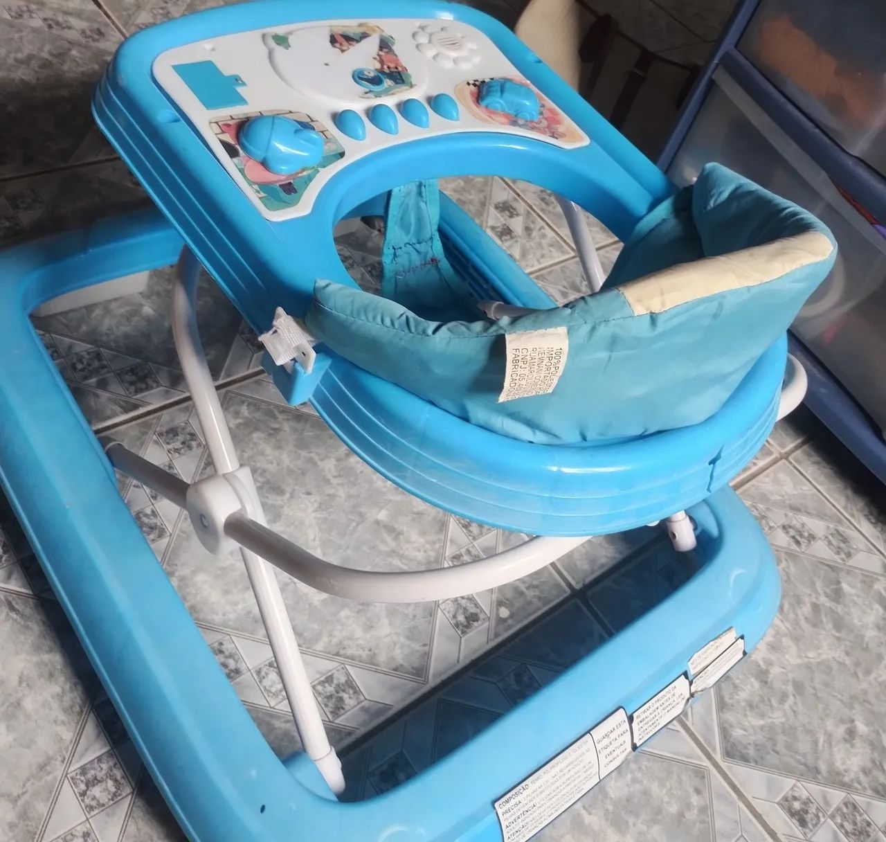 Vende-se ninho para bebê e andador 