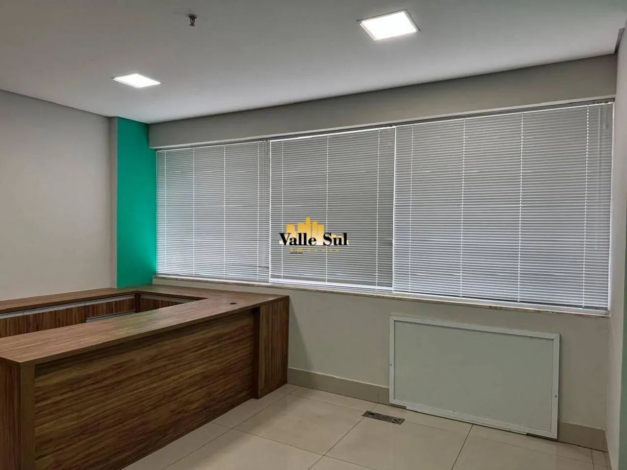 Sala Comercial Mobiliada no Condomínio Plaza Capital | Pronta para Consultório ou Escritór