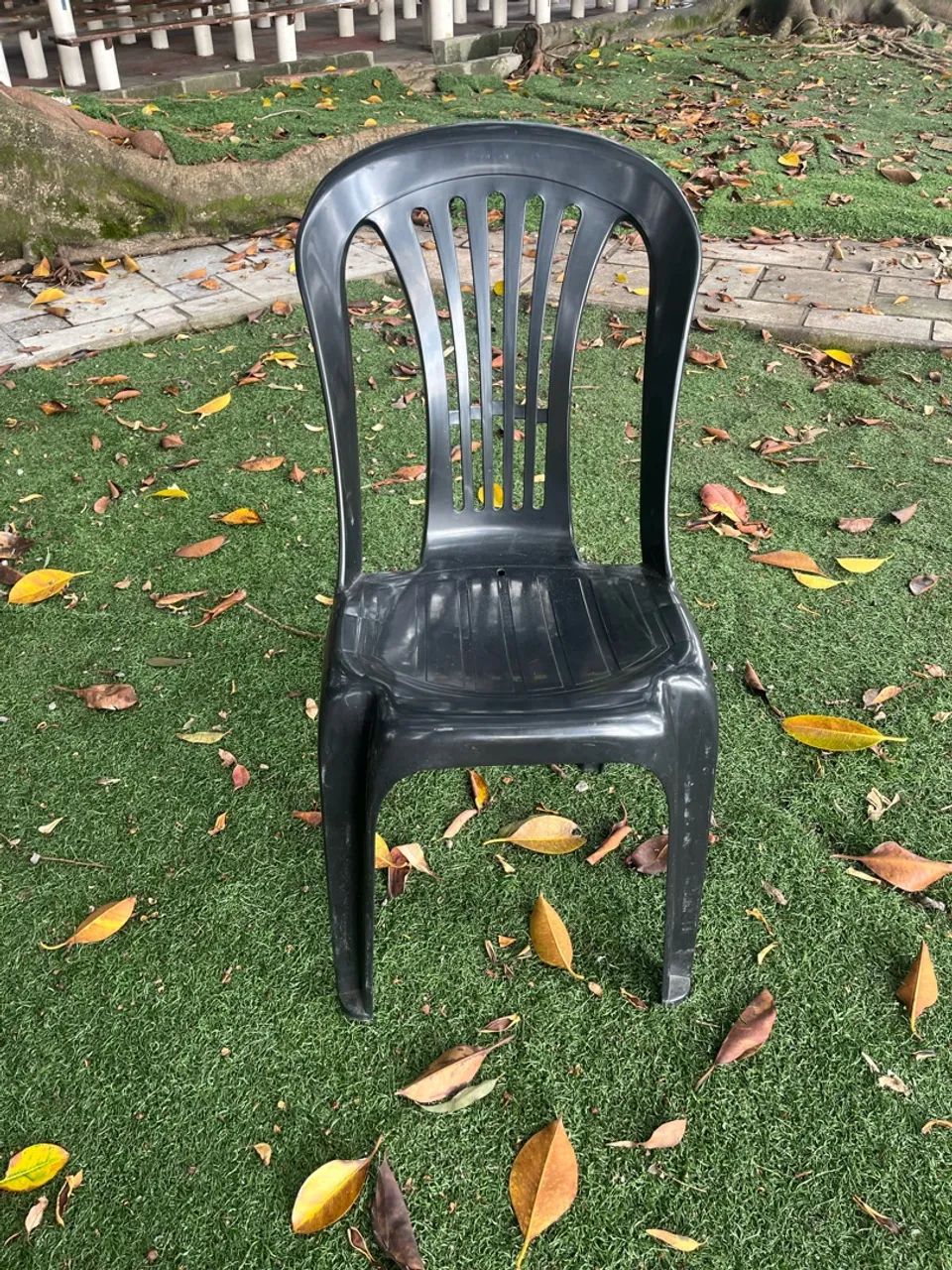 Cadeira plástica bistrô preta