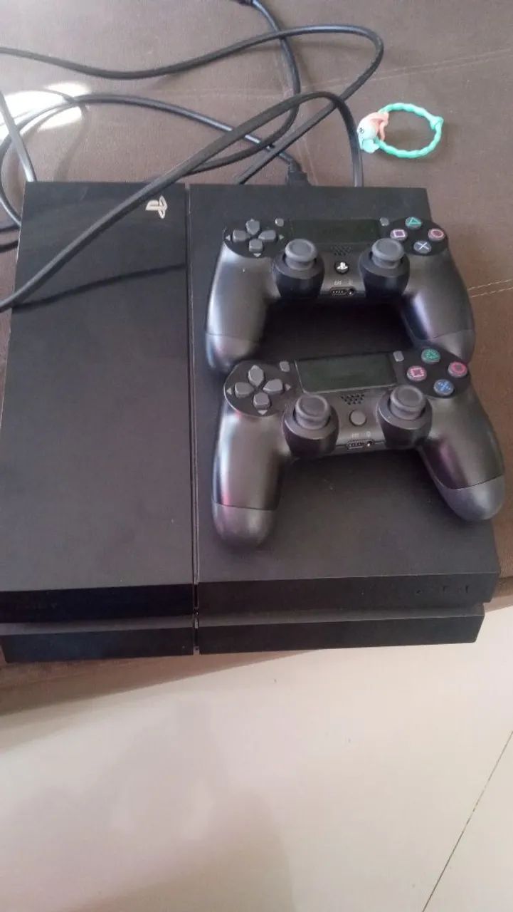 Vende-se um ps4