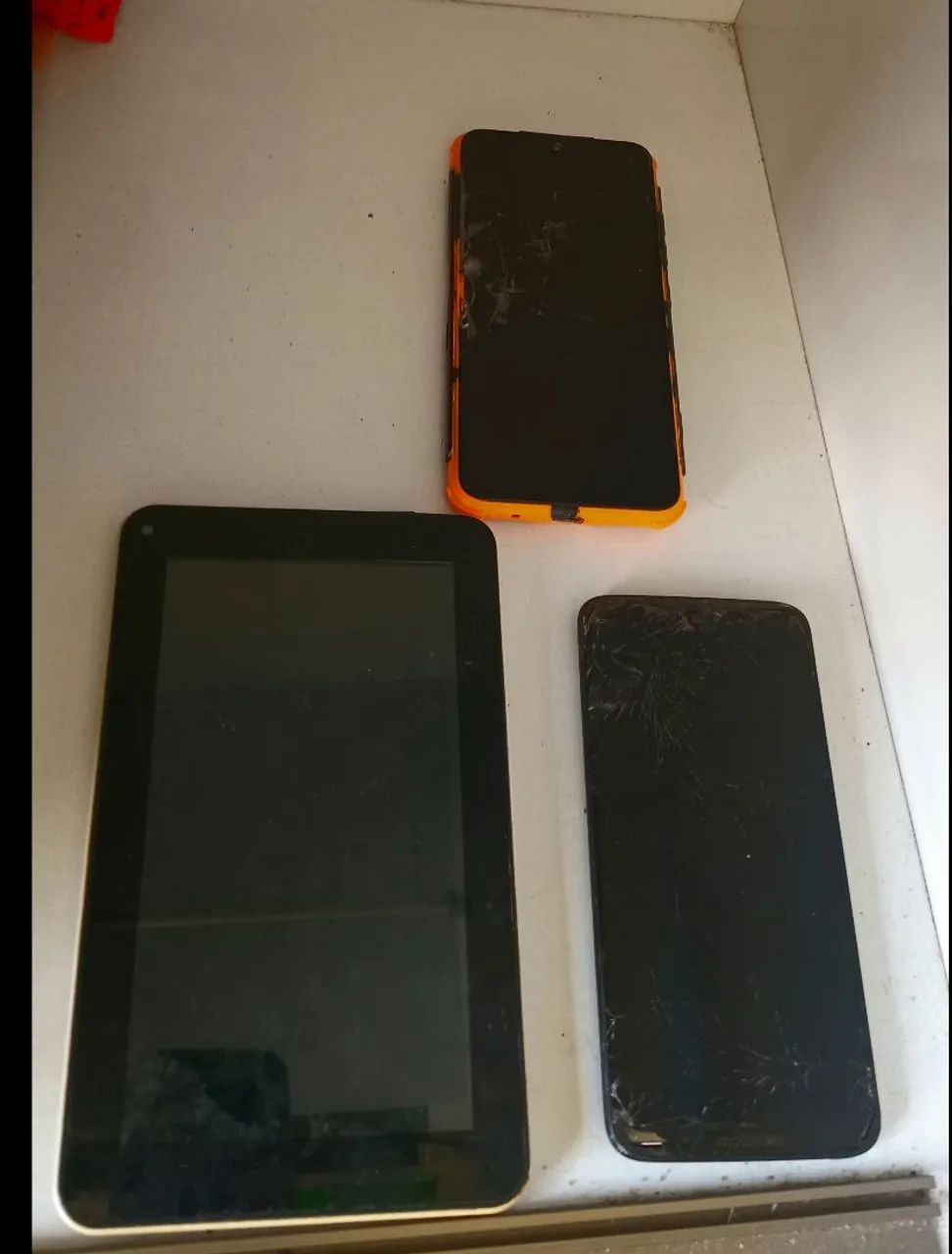 OPORTUNIDADE IMPERDÍVEL - LOTE COM 2 CELULARES + 1 TABLET 