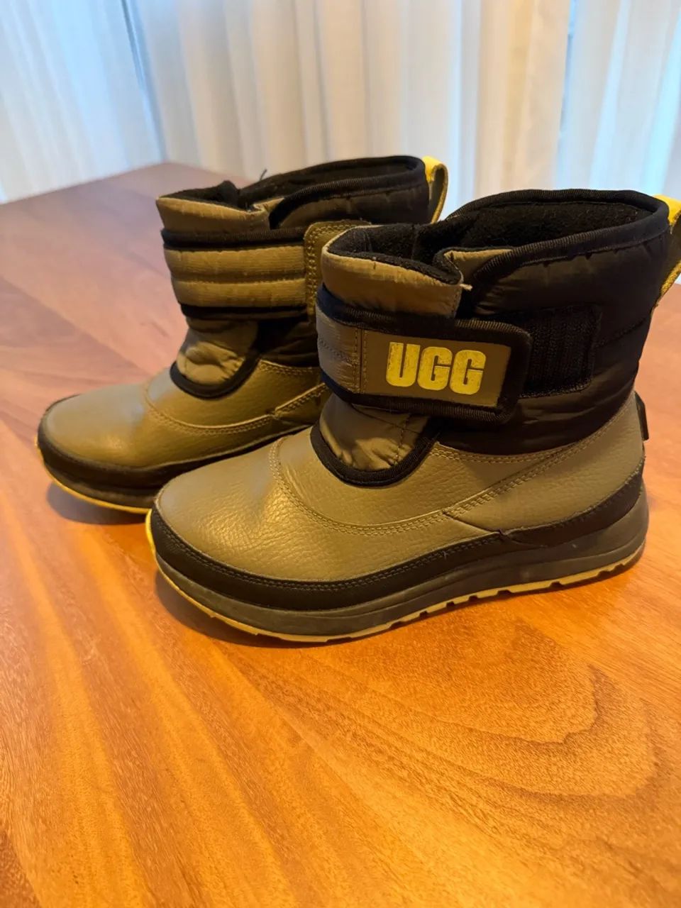 Bota UGG Infantil impermeável 