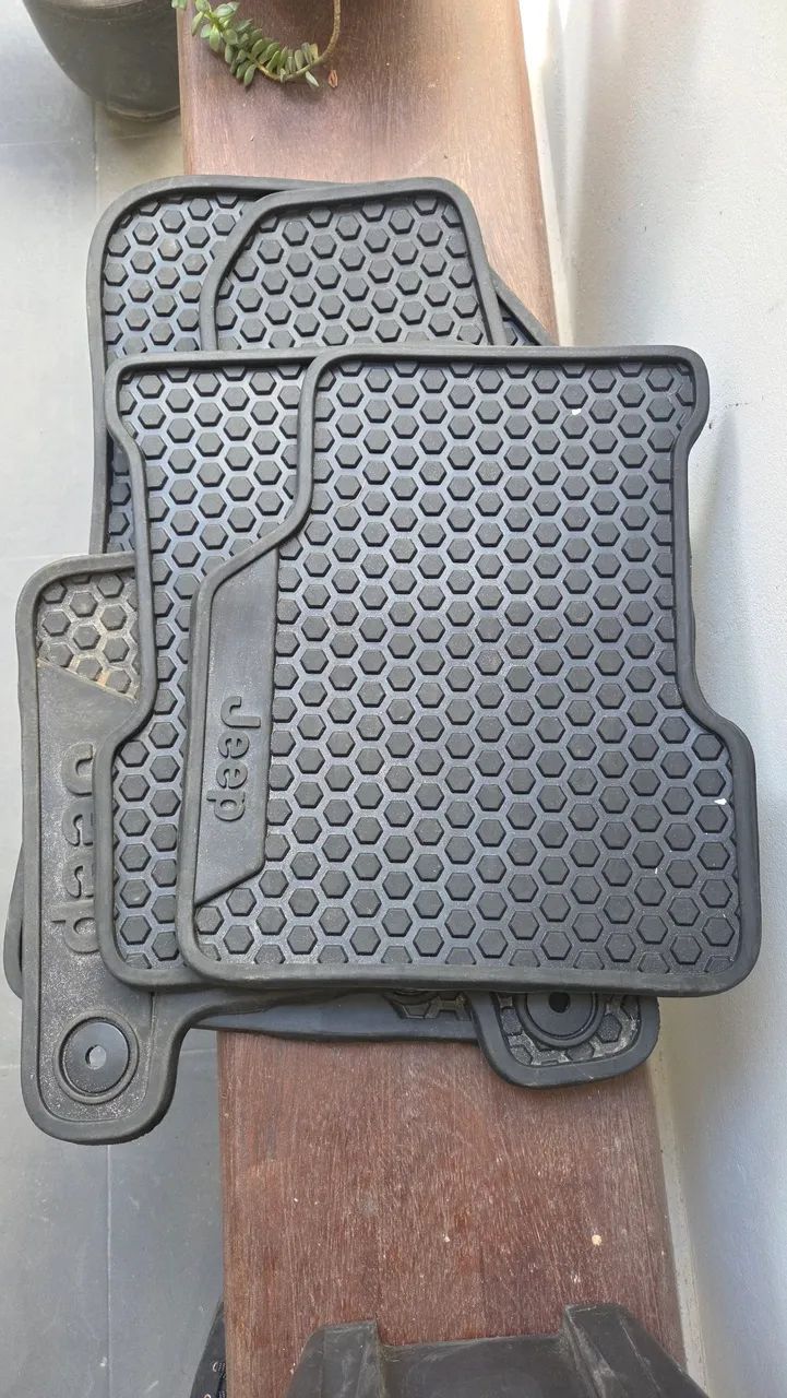 Tapete de Borracha para Jeep 