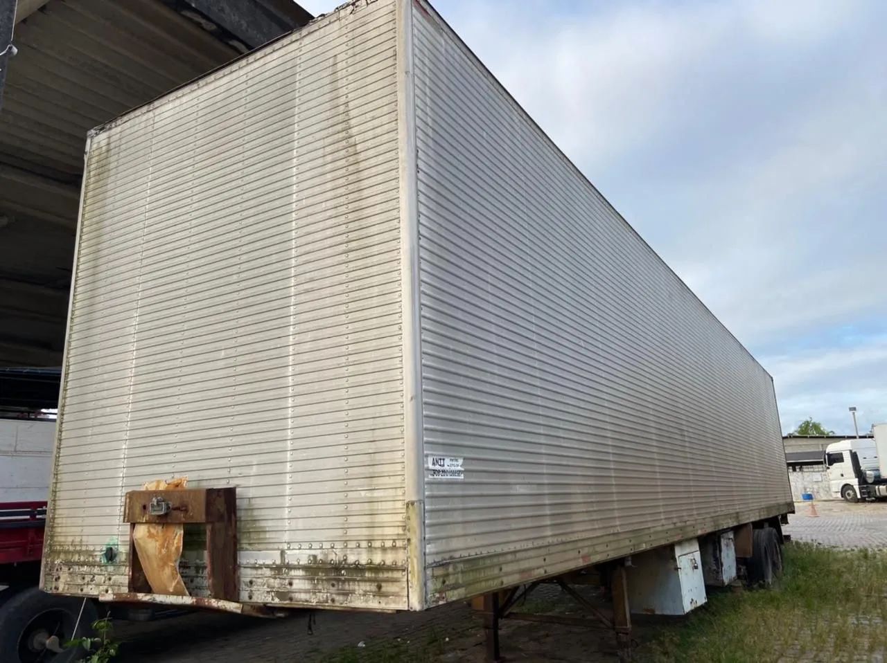 2 unidades - Carreta Baú 28 pallets total 103m3 - Foto 4