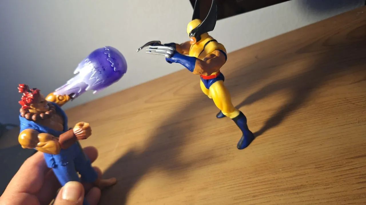 Lote Toy biz Marvel VS cacpom akuma e wolverine importado RARO! - Foto 4
