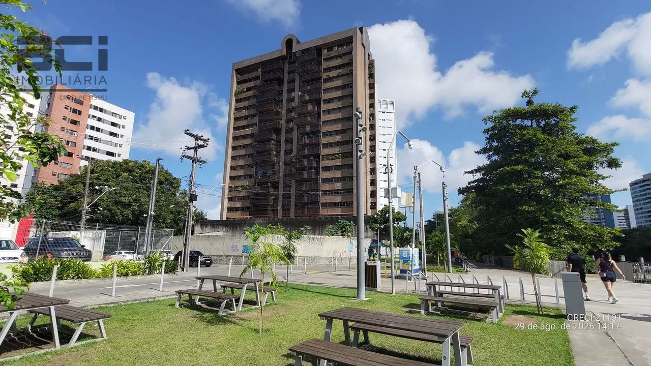 Edifício Aquarius, com vista privilegiada para a região das Graças. 208m²