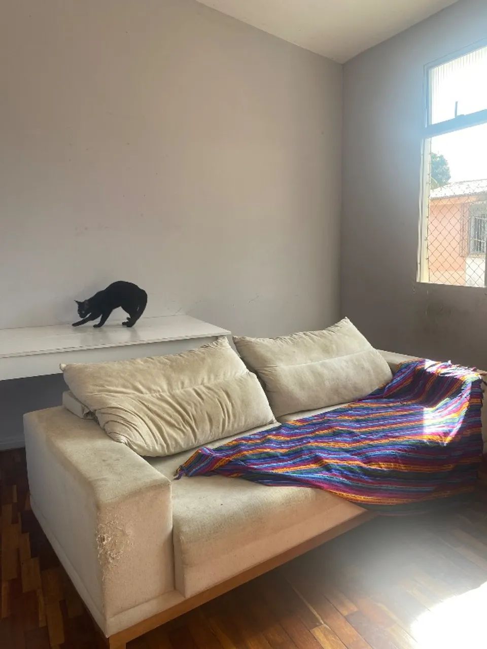 VENDO SOFÁ + MESAS - Foto 4