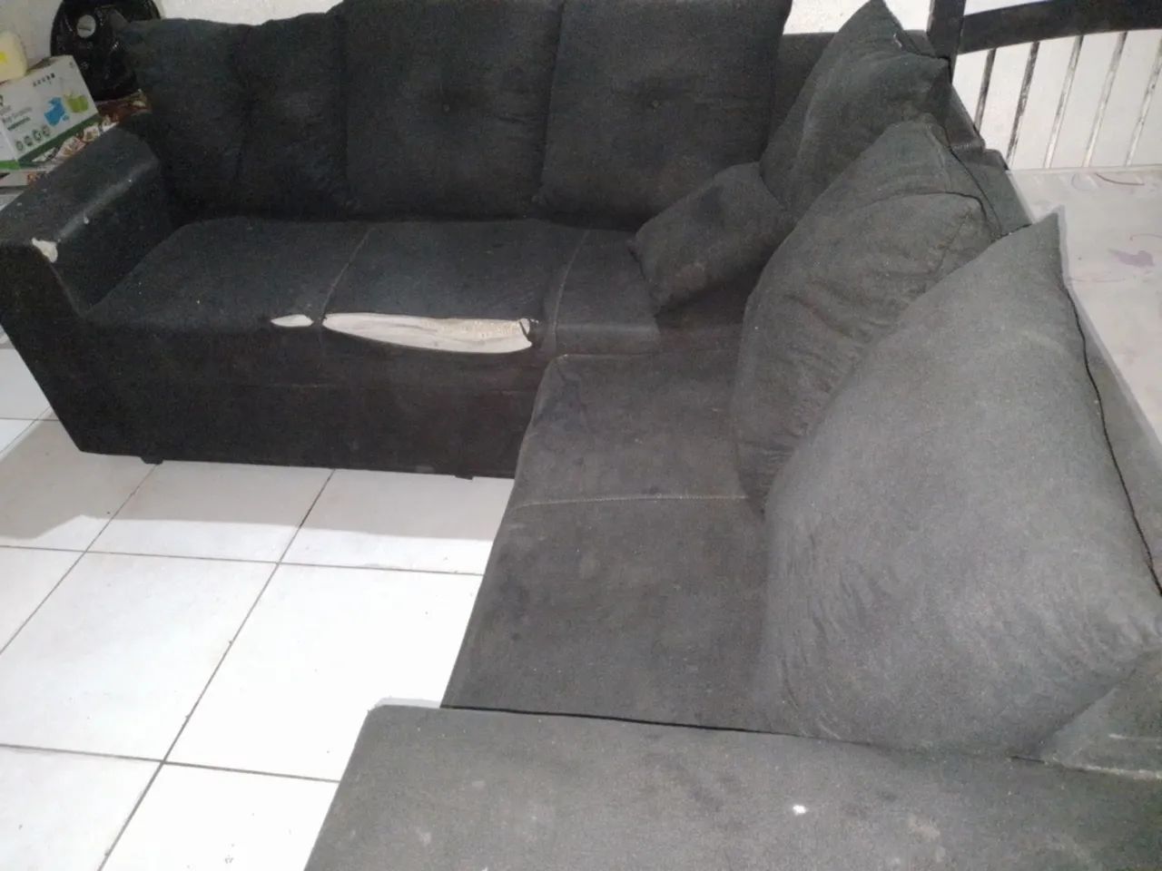 Sofá em L na cor preta  - Foto 2