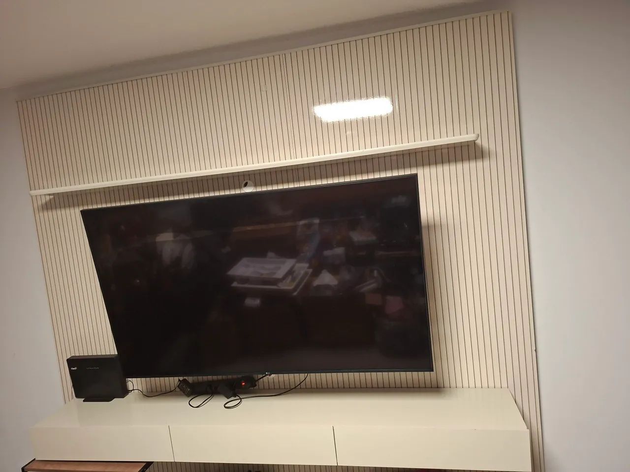 Painel de parede ripado com prateleira + rack suspenso com gavetas - Foto 2
