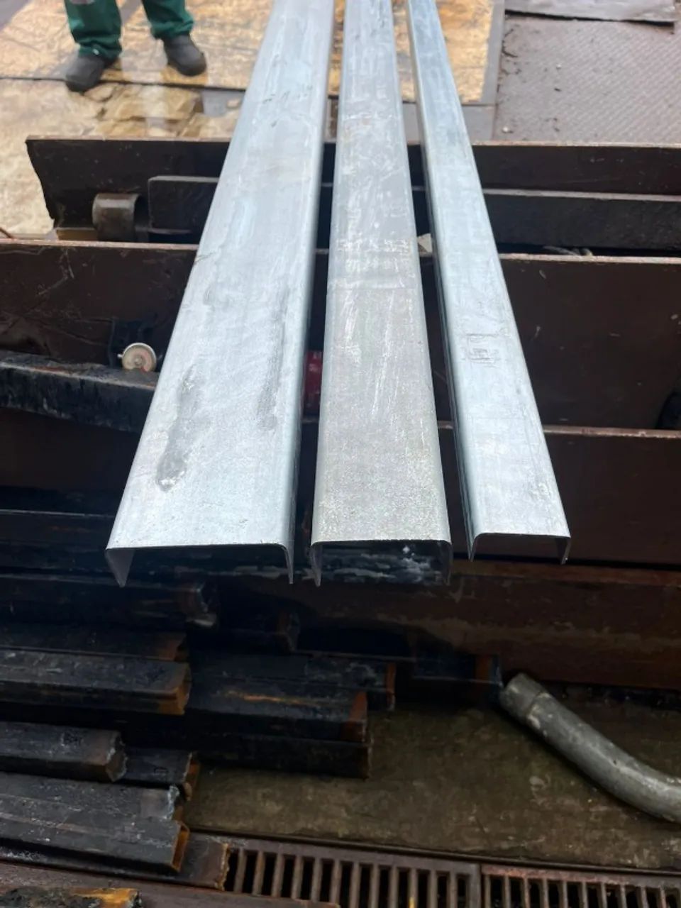 Perfil U 2, 3 e 4 polegadas novas galvanizadas / Viga u de ferro / Perfil metálico