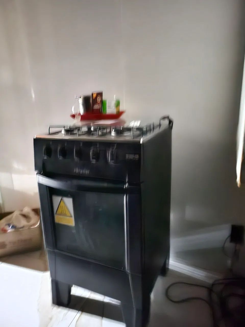 Vendo fogão 4 bocas .