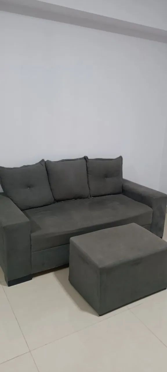 Sofá 3 lugares com puff - Foto 2