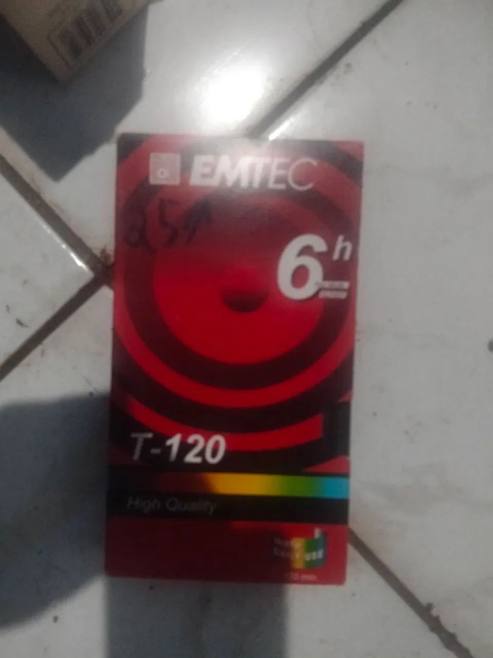 Cds e vídeo cassete 