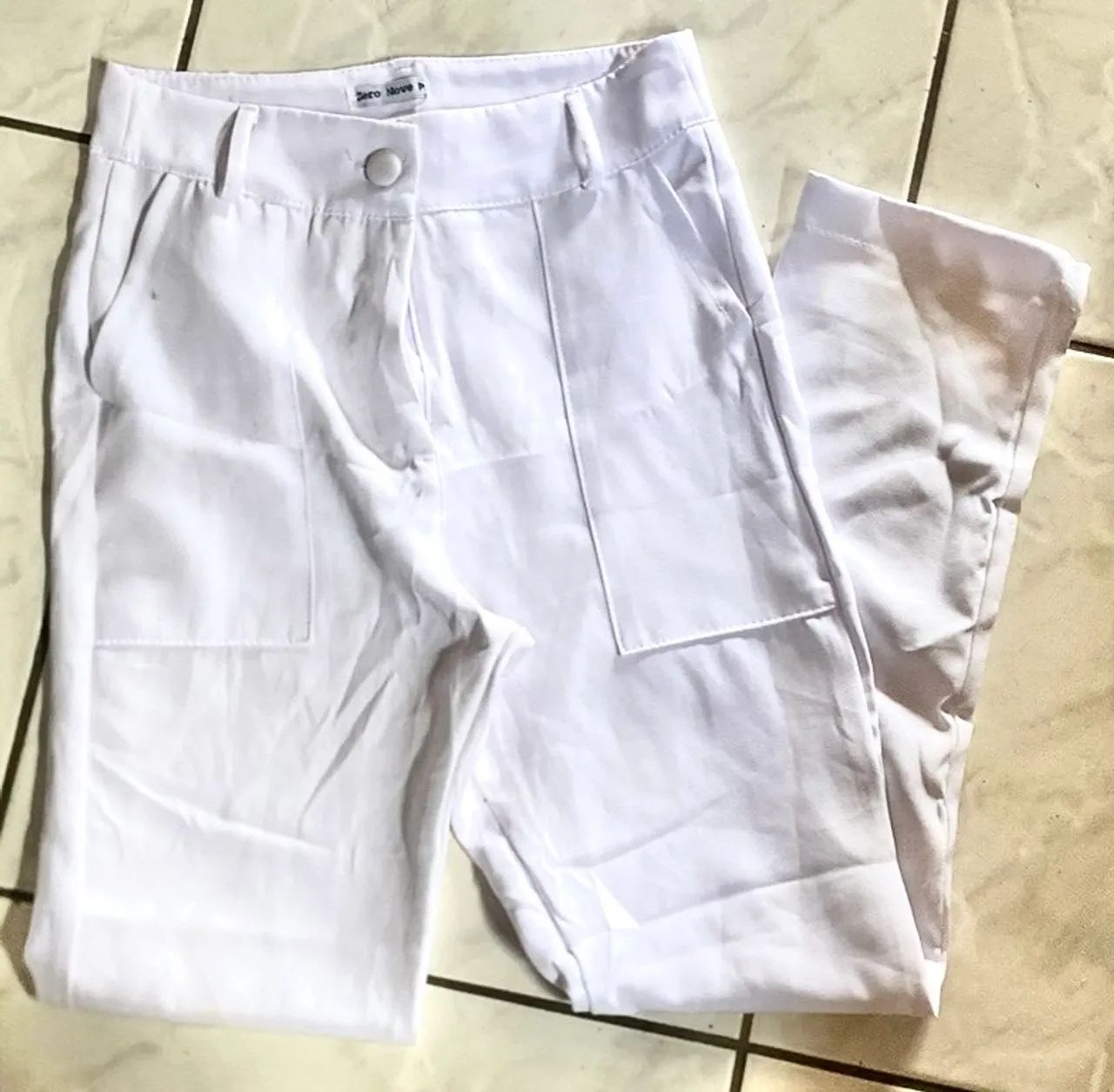 Calça branca com bolso - TAM P - Foto 3