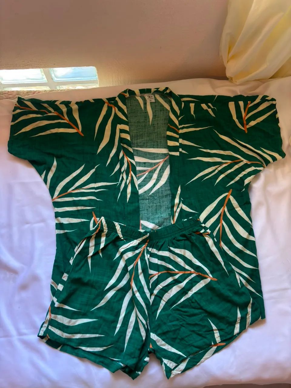 Conjunto de short e kimono verde estampados - Foto 2