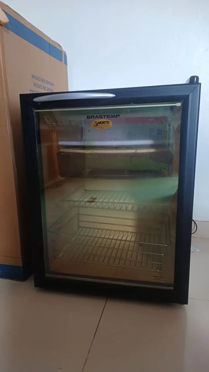 Frigobar Brastemp 76 Litros com Porta de Vidro