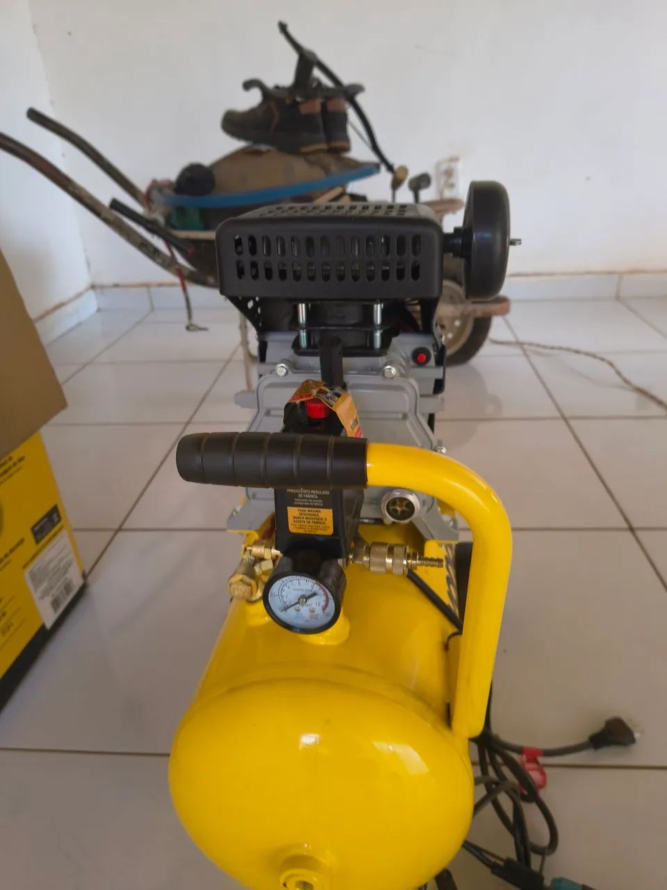 Compressor de ar e tico-tico