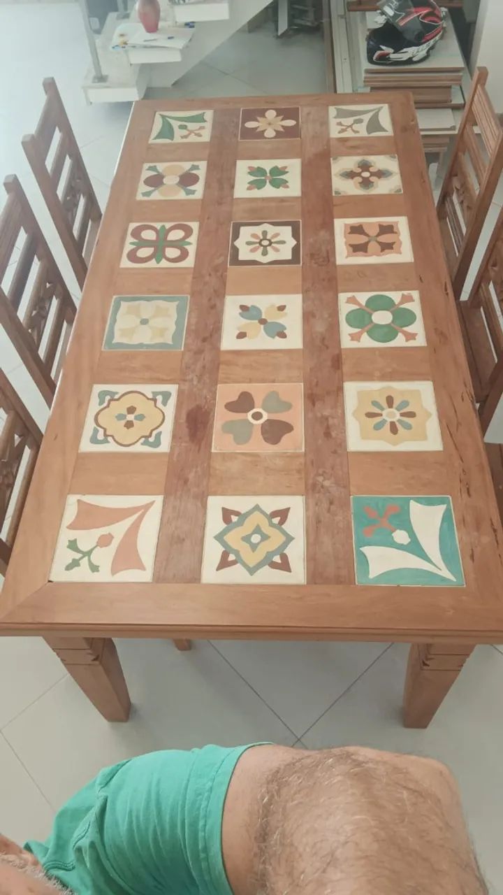 Mesa de jantar decorada com azulejos, com 6 cadeiras - tudo em peroba rosa - Foto 2