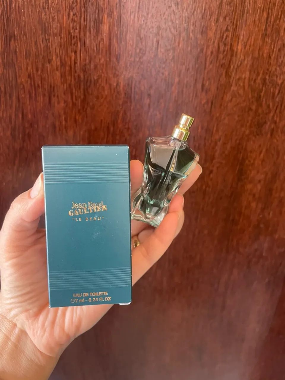 Miniatura perfume importado.