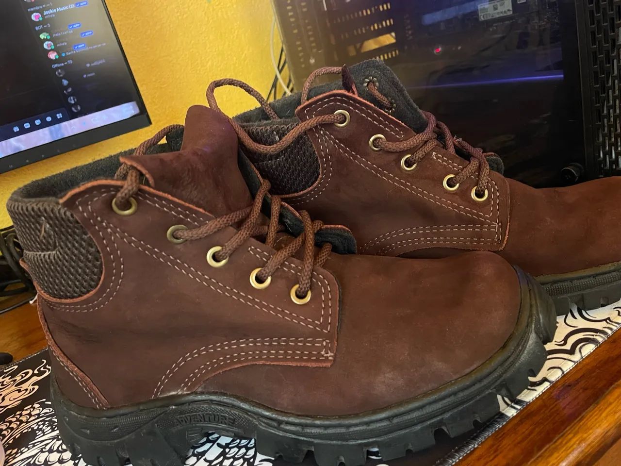 ? BOTA PARA TRABALHO - SUPER CONSERVADA! - Foto 2