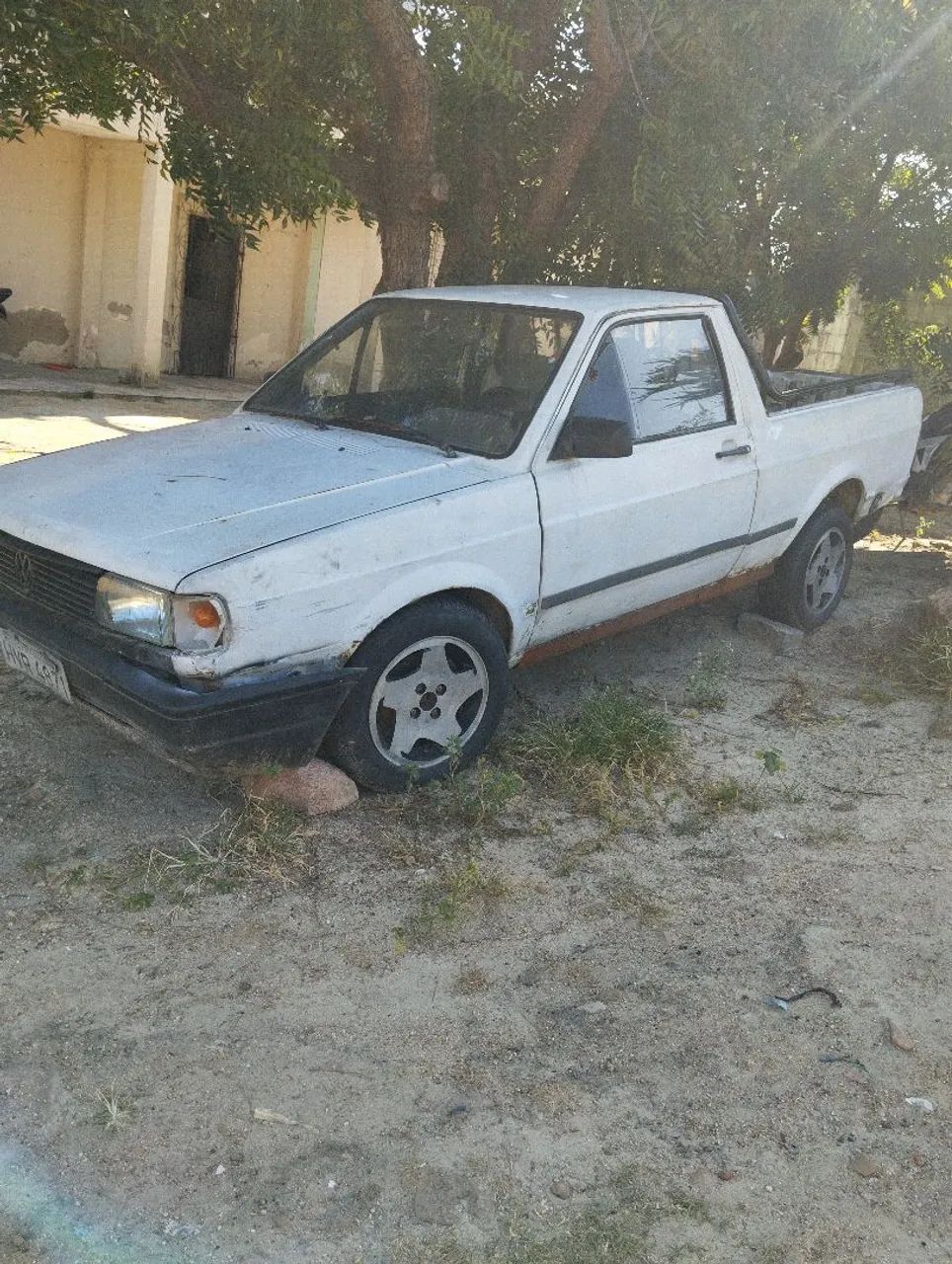 Vende-se uma Saveiro 97 com r$ 1000 de débito gás e gasolina motor 1.8 na Caucaia 