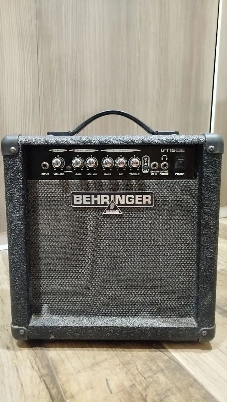 Amplificador Behringer VT15CD