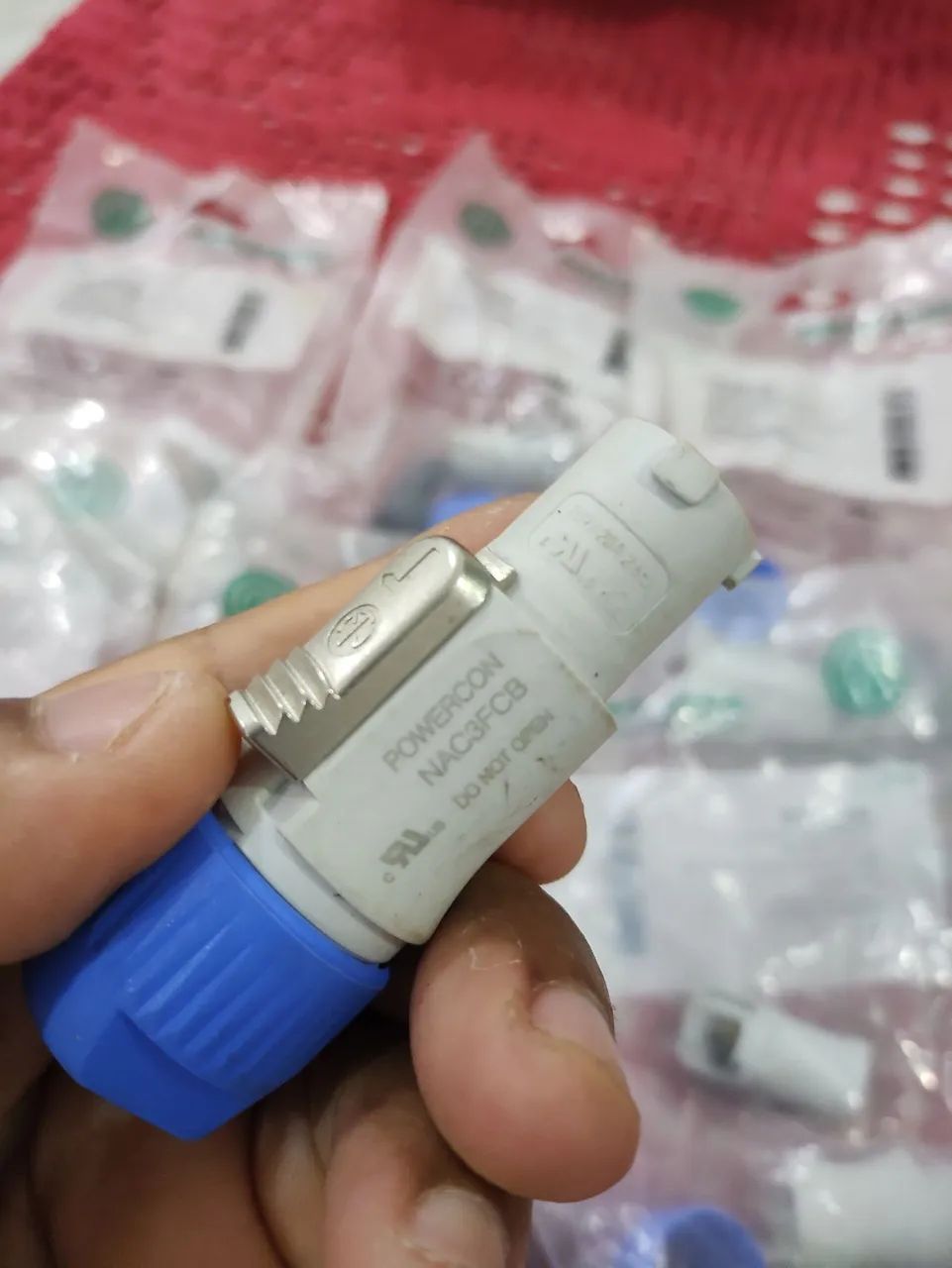 Conector Powercon  Neutrick- original - Foto 2